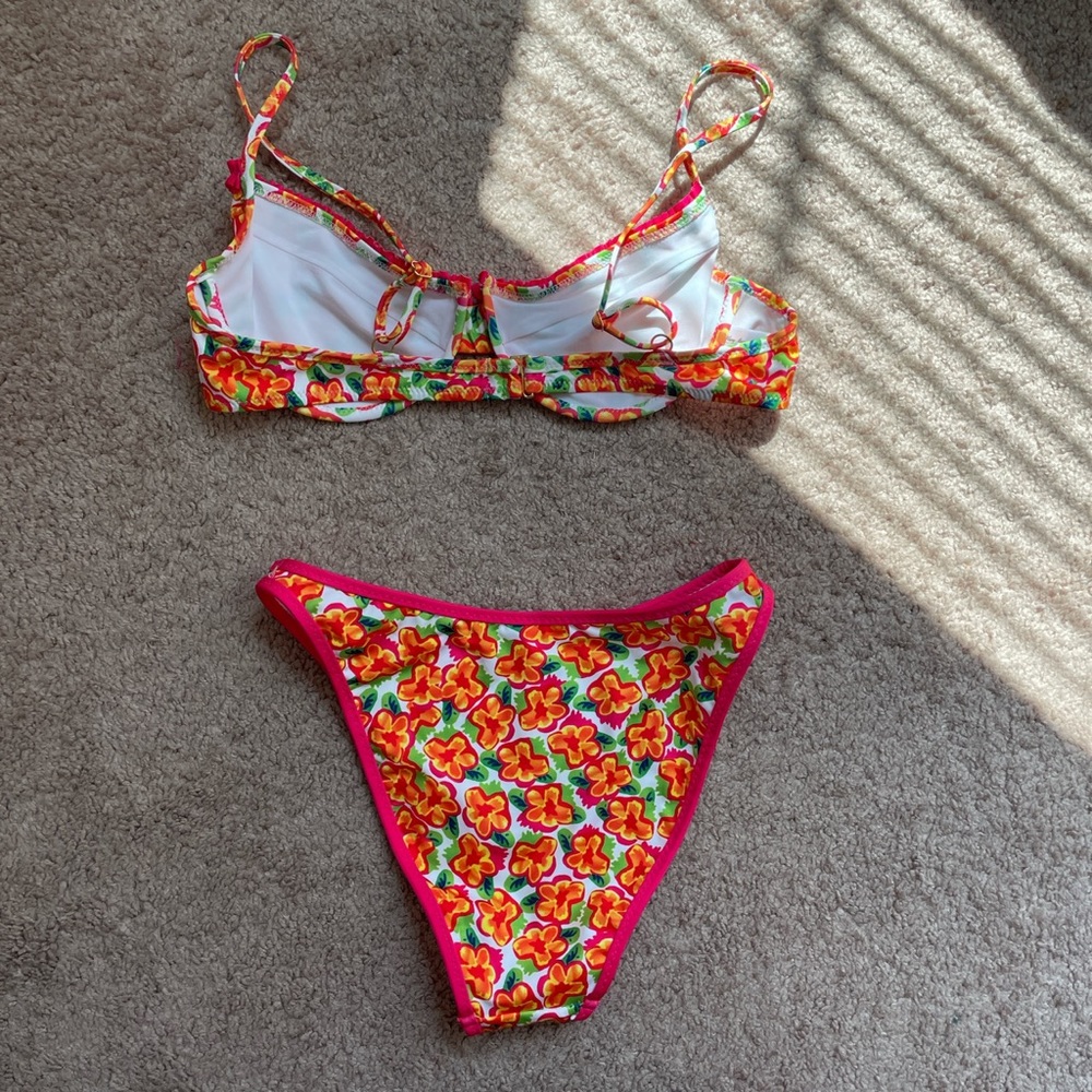 Heavy manners bikini - Picture 3 of 3